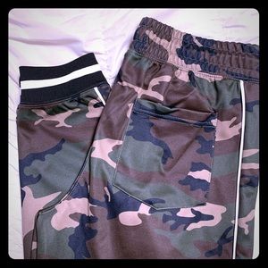 Men’s Forever 21 Camouflage Track Pants SZ M